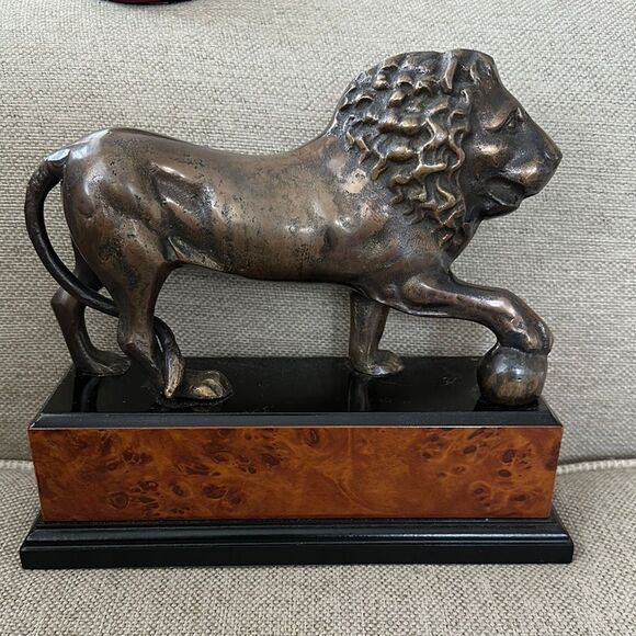 Vintage Heavy Bronze Lion Statue on faux burl wood Black and Brown Base - Picture 1 of 14